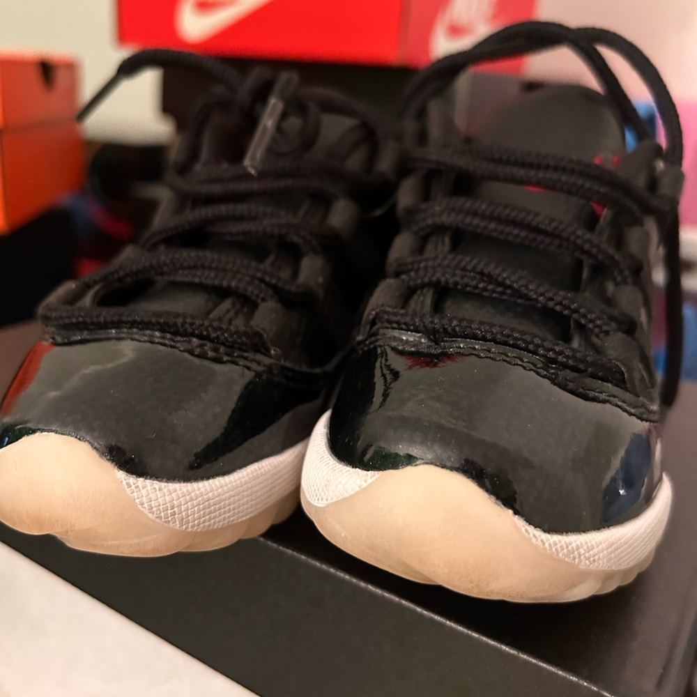 Jordan 11retro low in black/gym red -white-sail noir/bloc/voile/rouge gym